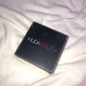 Huda Beauty Pound Cake